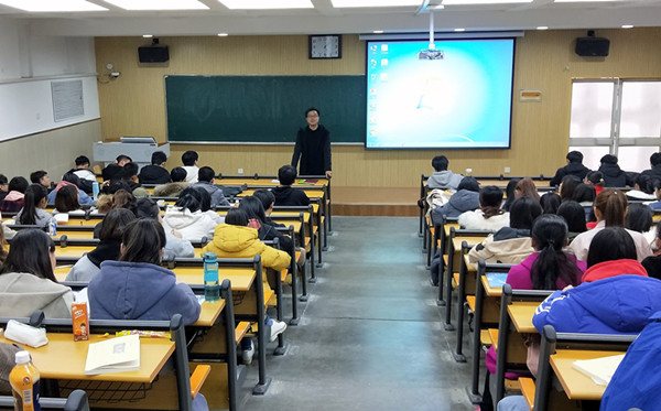            外国语学院召开新学期大一年级大会 