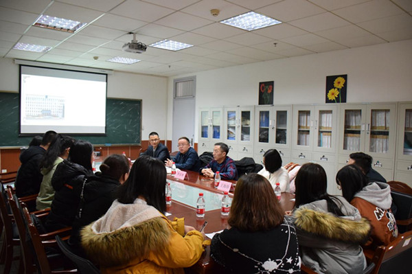            我院举办“2019年寒假赴白俄罗斯国立大学实习师生离境前培训会” 