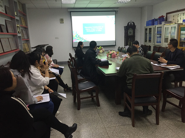            外国语学院举行2017级硕士研究生学位论文开题答辩会 