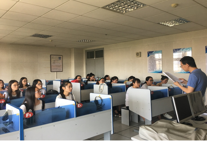            外国语学院全体研究生认真学习《关于进一步加强科研诚信建设的若干意见》 