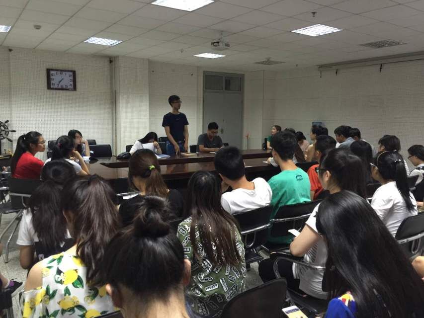            外国语学院本科生党支部集中学习“习近平总书记 在庆祝中国共产党成立95周年大会上的重要讲话”精神 