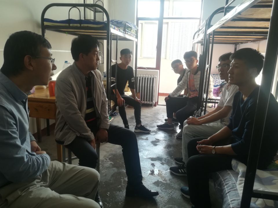            外国语学院慰问新生传递关怀 