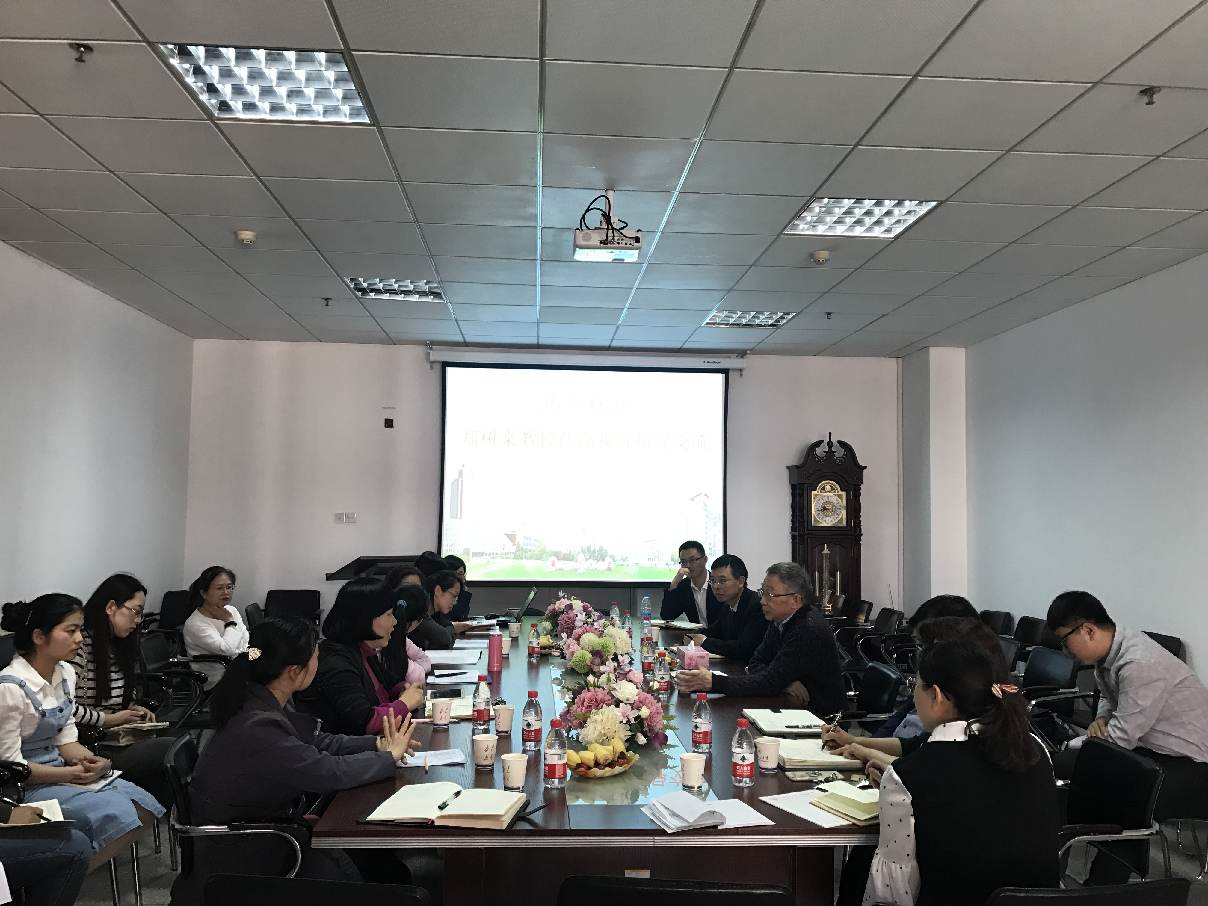            上海交通大学郑树棠教授莅临我院交流指导 