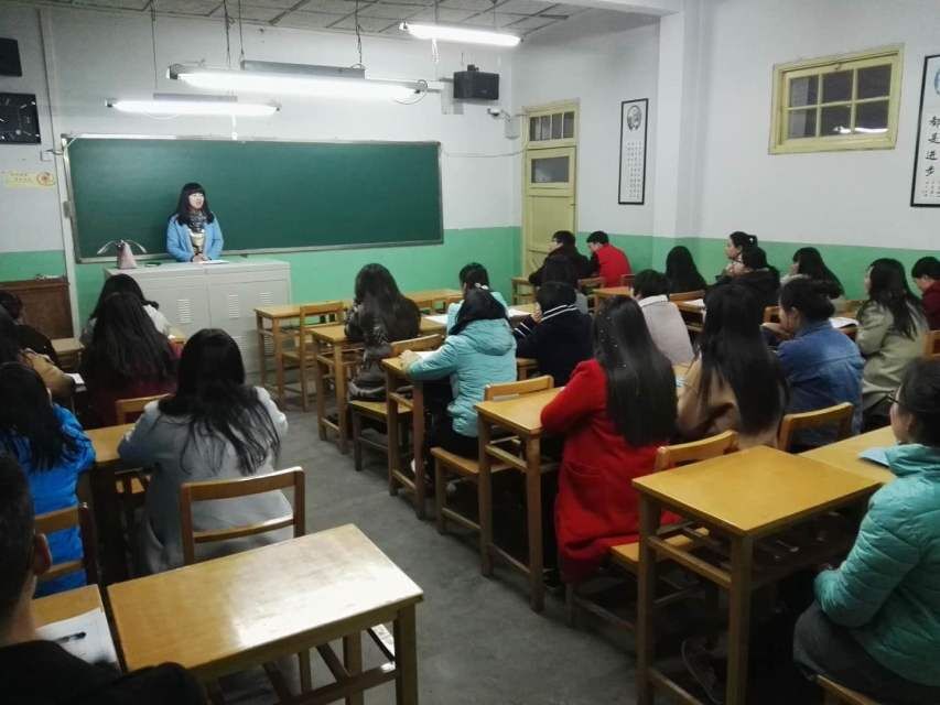            迈进新学期 放飞新梦想               ——外国语学院各班召开“开学教育”主题班会
