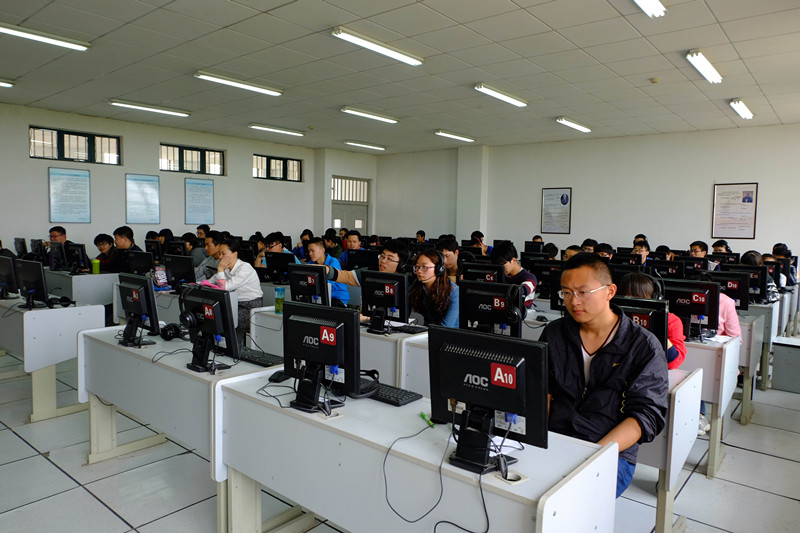            外国语学院成功举行雅思模拟机考 