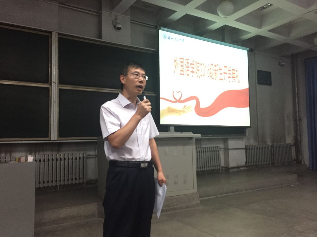            今天我以母校为荣 明天母校以我为荣               ——兰州理工大学外国语学院举行2016级新生开学典礼