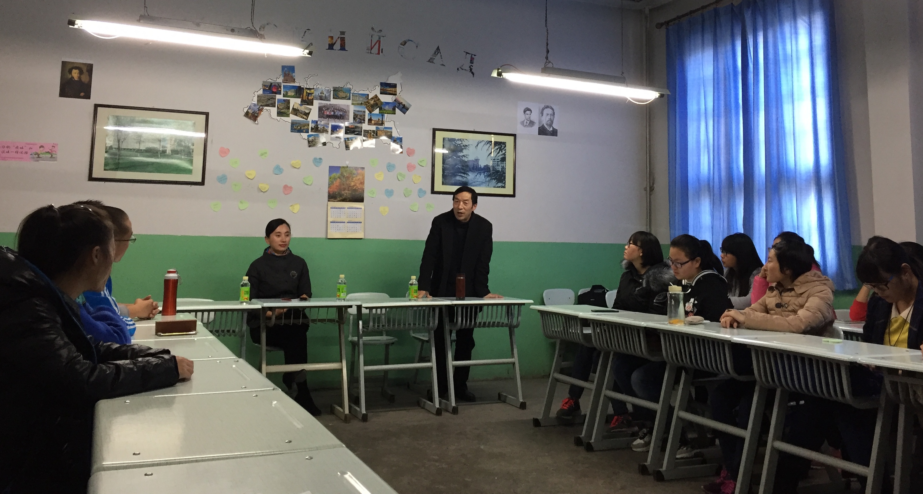            外国语学院“新生学业导航”系列活动               ——之2016级俄语班“走进俄语世界”主题班会顺利召开
