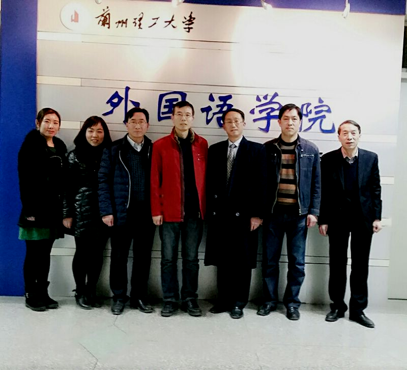            黄忠廉教授为我院教师做社科项目申报辅导报告 