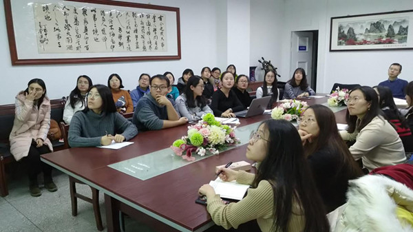            外国语学院成功举办“研究生学术论坛” 