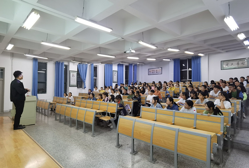 扣好人生 “第一粒扣子”：外国语学院“2021级新生导航”第一课开讲