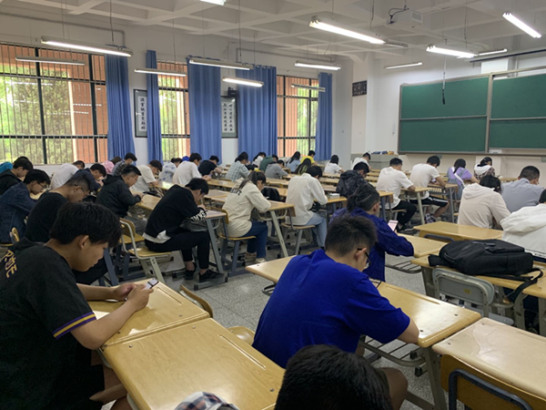 我校学生在“外教社·词达人杯”全国大学英语 词汇能力大赛全国总决赛中取得佳绩