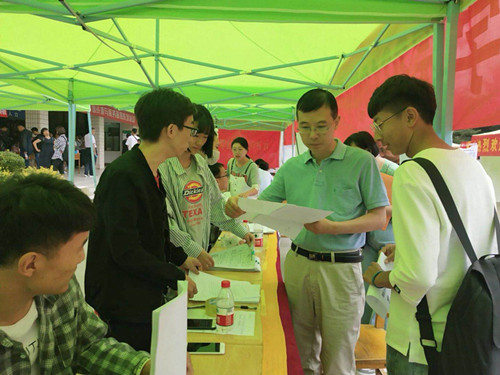            外国语学院2018迎新工作全面开展 