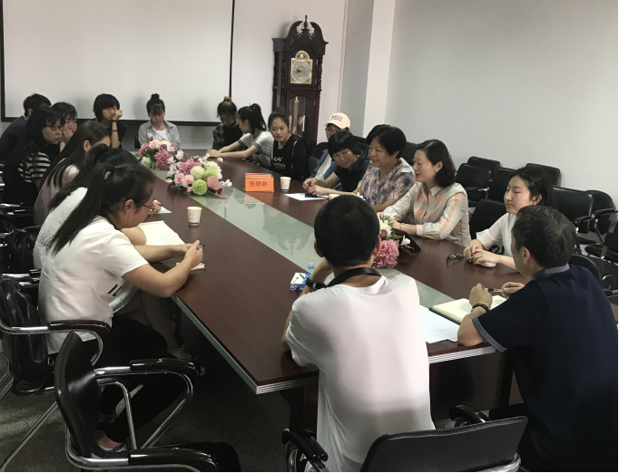            上海外国语大学专家莅临我校交流 