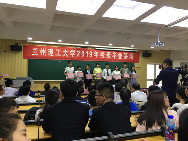 外国语学院2019届本科生毕业论文答辩圆满落幕