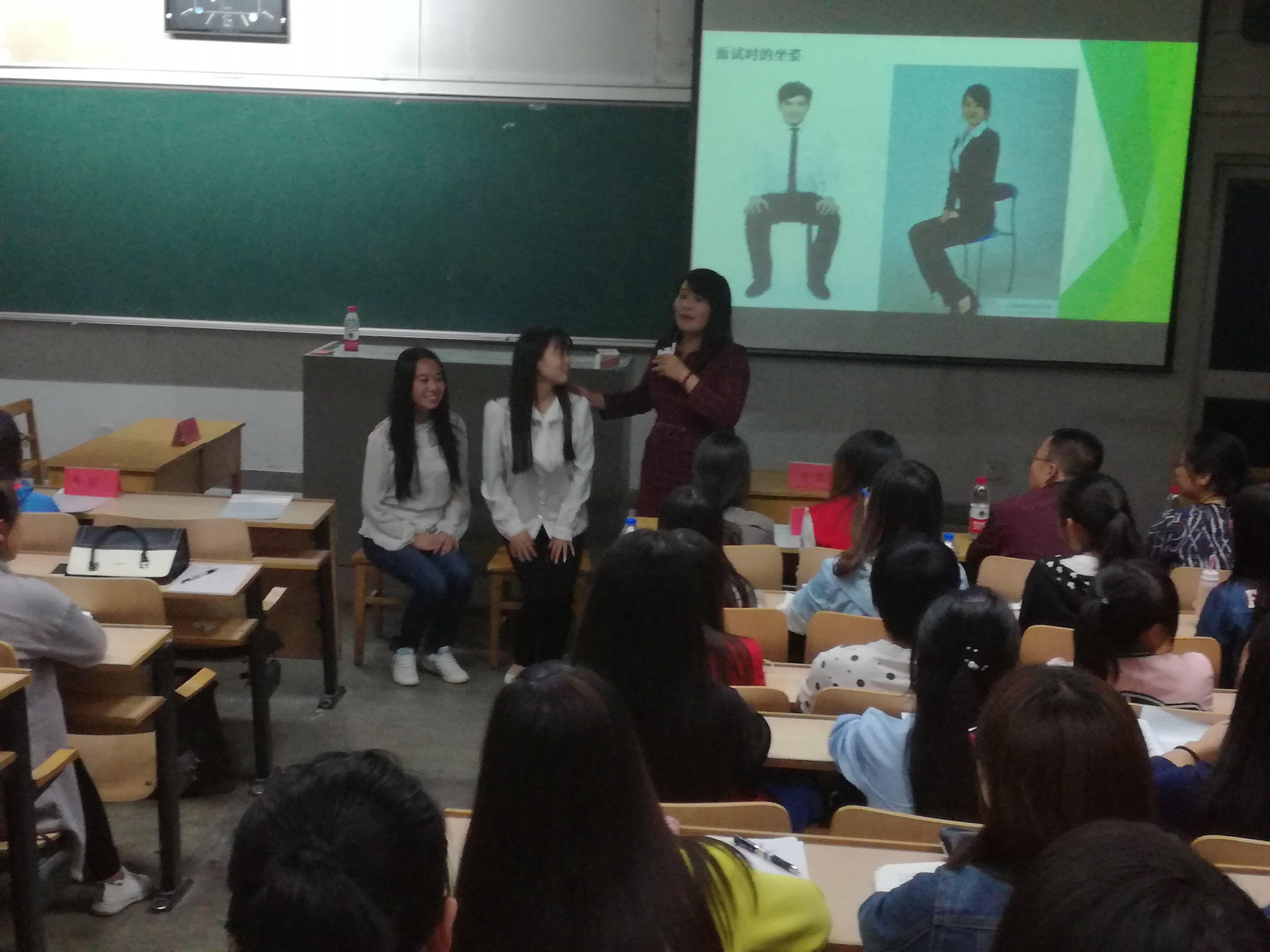           外国语学院“Here I am：My Job! ”第四弹“行之有礼 细节取胜” 