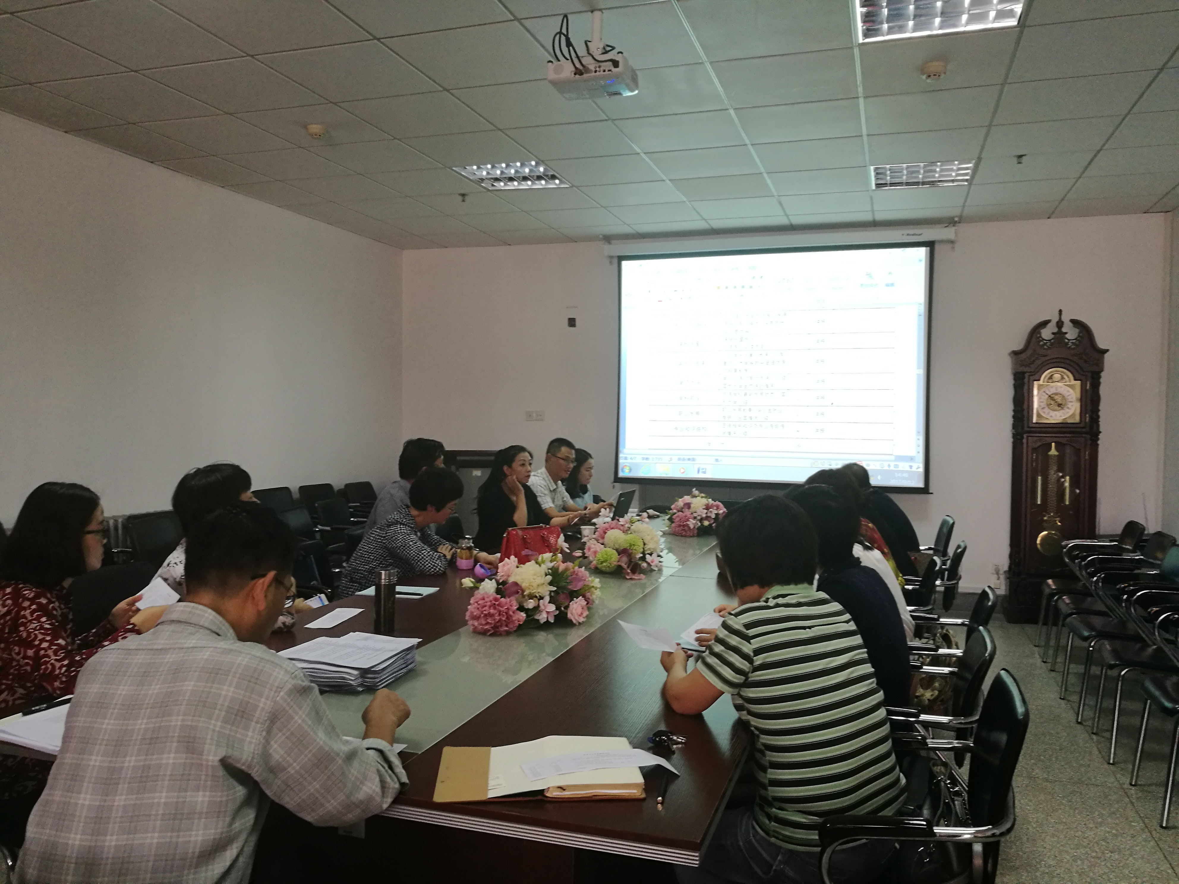            外国语学院召开《专业导论》课程研讨会 