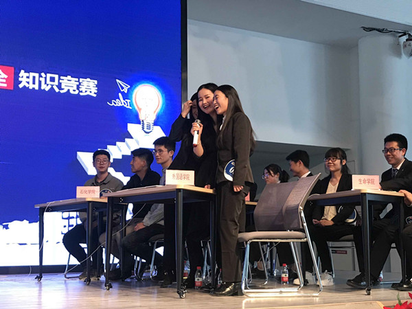            外国语学院代表队参加首届研究生校园安全知识竞赛并摘得桂冠 