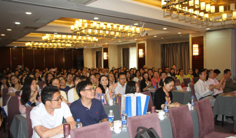            外国语学院成功承办“语言学新动态研讨会 暨2016年《外国语》高端论坛” 