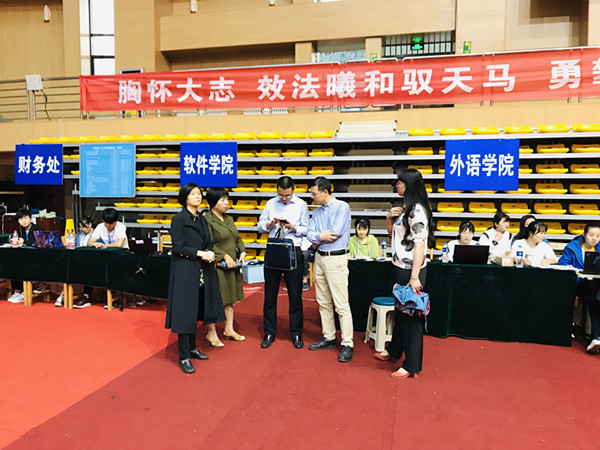 外国语学院圆满完成迎新工作