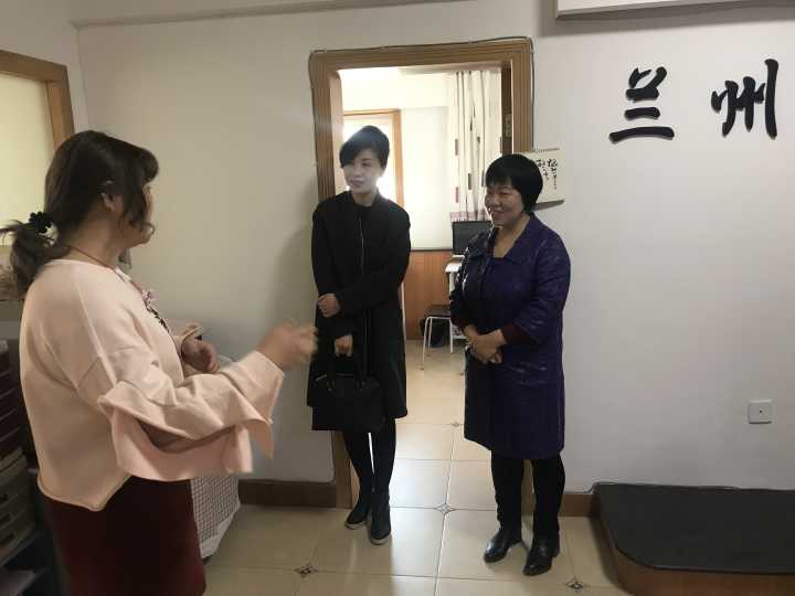            拓宽就业渠道 促进学生多方就业               ——外国语学院赴兰州德久益人日本语学校进行就业基地挂牌