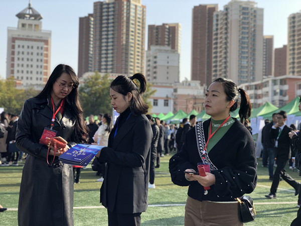 外国语学院组织毕业生积极参加2019年秋季双选会