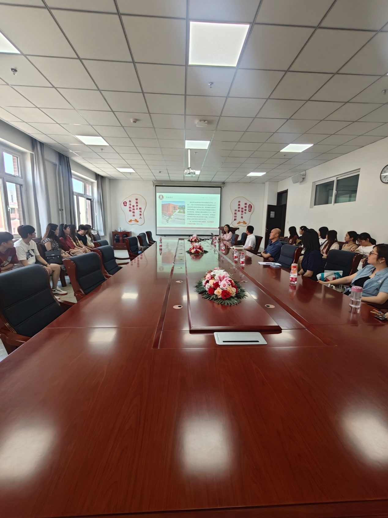 湖南工商大学朱莉华教授莅临我院交流指导