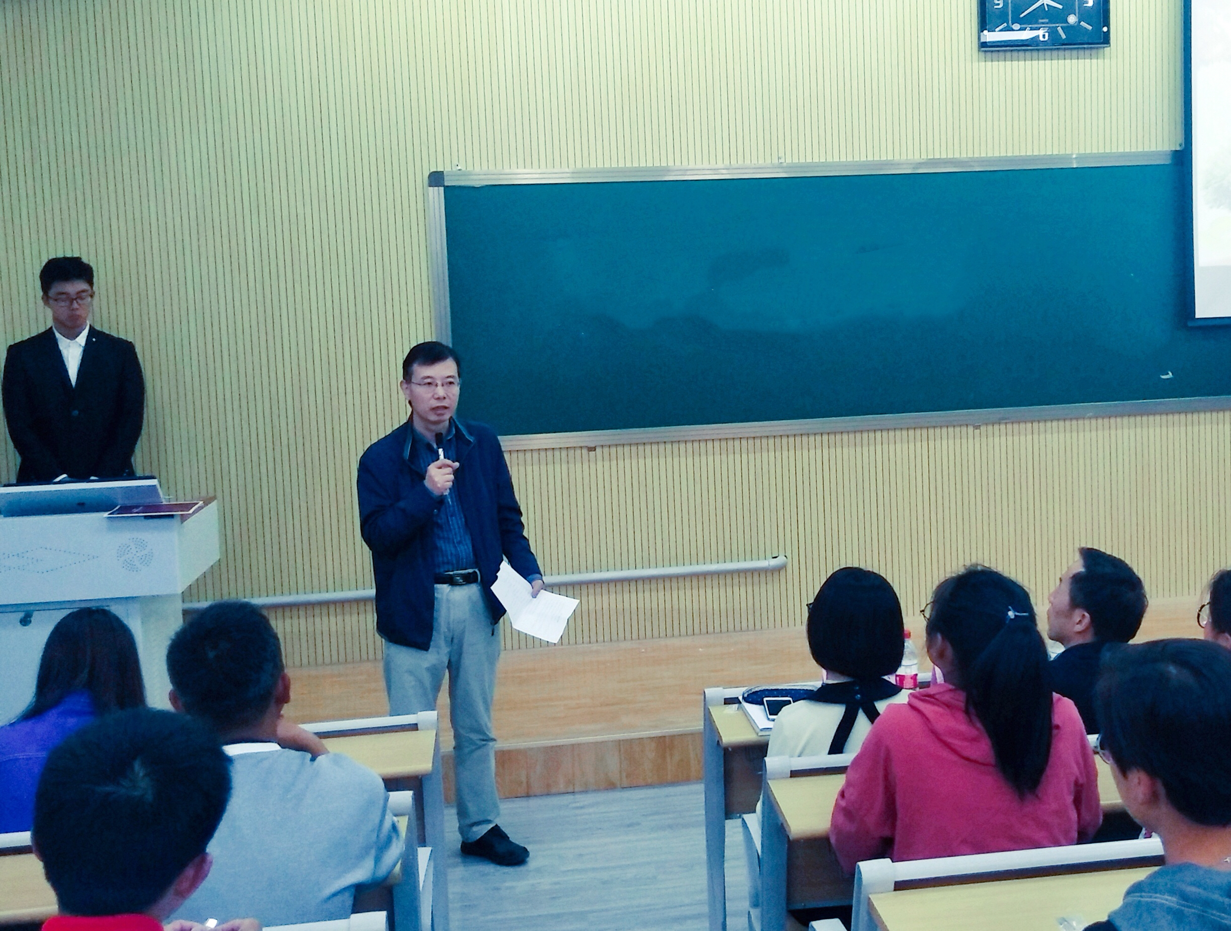            外国语学院举行2018级新生开学典礼 