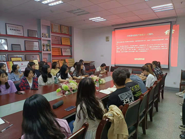 外国语学院党委书记为学生讲授党史学习教育专题党课