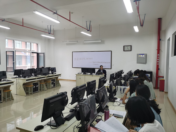 外国语学院召开奖助学金评定工作培训会