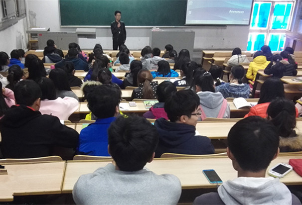            实现梦想 拥抱未来               —— -----外国语学院“THE VOIC” 十一月讲坛成功举办