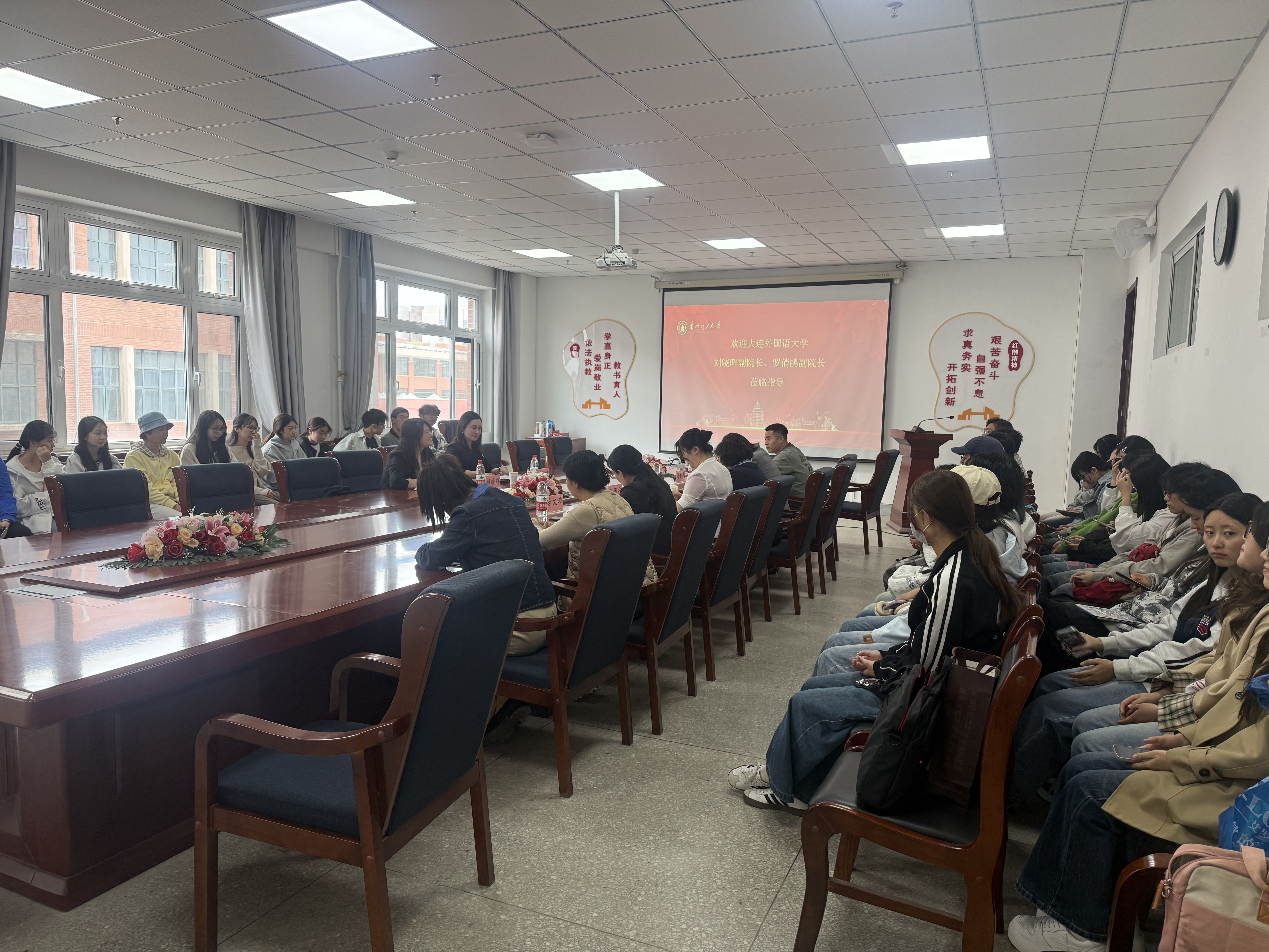 拓宽升学深造路径 明晰青春发展航向——大连外国语大学英语学院莅临我院开展研究生招生宣讲